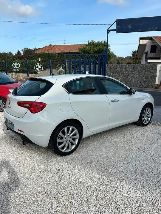 Alfa Romeo Giulietta 2012 photo 3