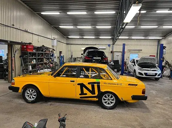Volvo 240 1980 photo 4