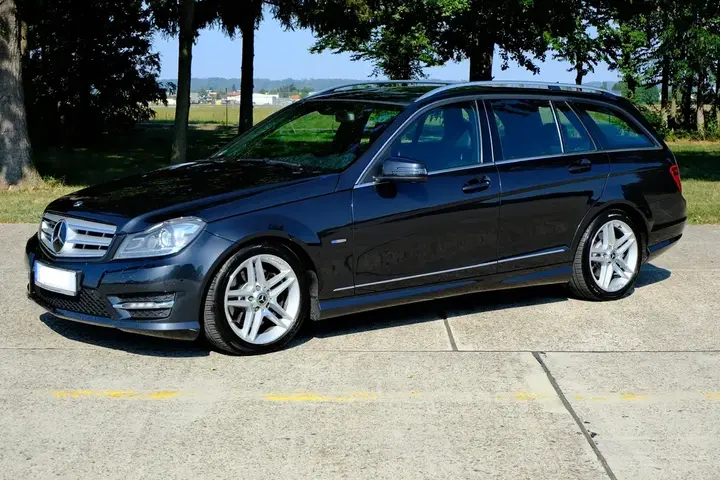 Mercedes-Benz C-Class 2012 photo 2