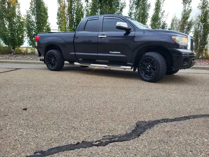 Toyota Tundra 2010 photo 4