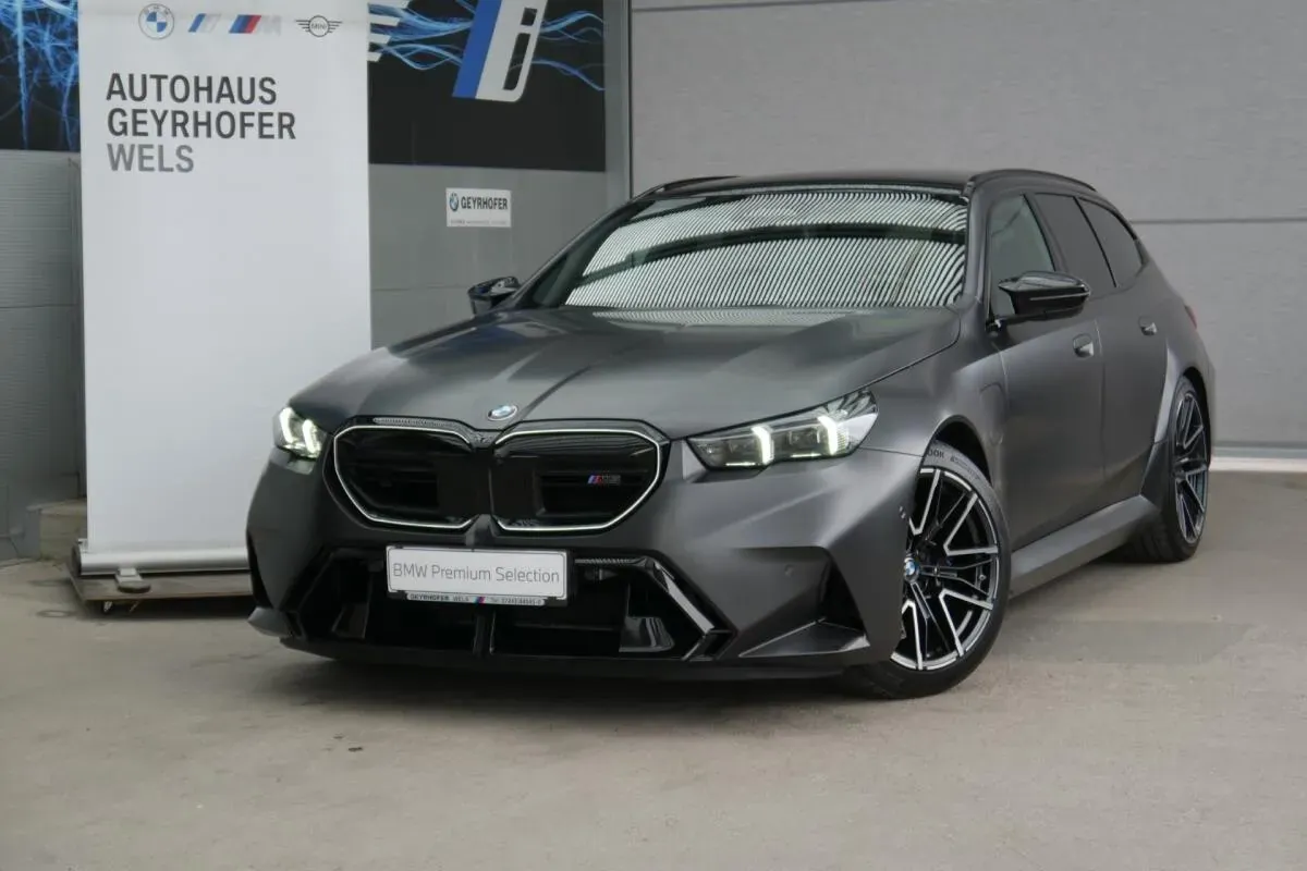 BMW 5 Series 2025 photo 2
