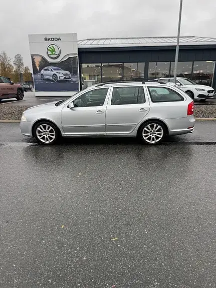 Skoda Octavia 2008 photo 2