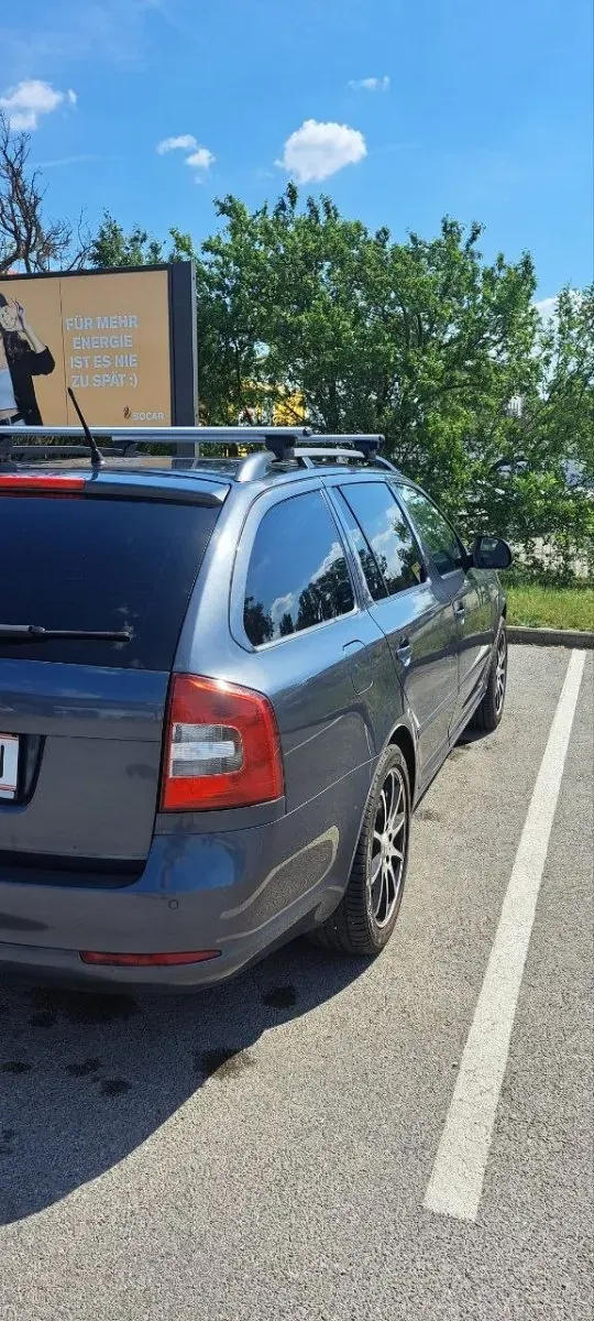 Skoda Octavia 2012 photo 2