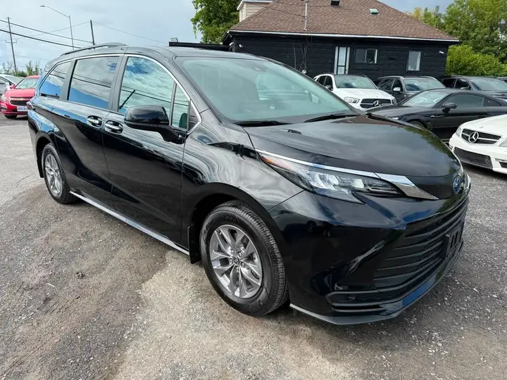 Toyota Sienna 2025 photo 3