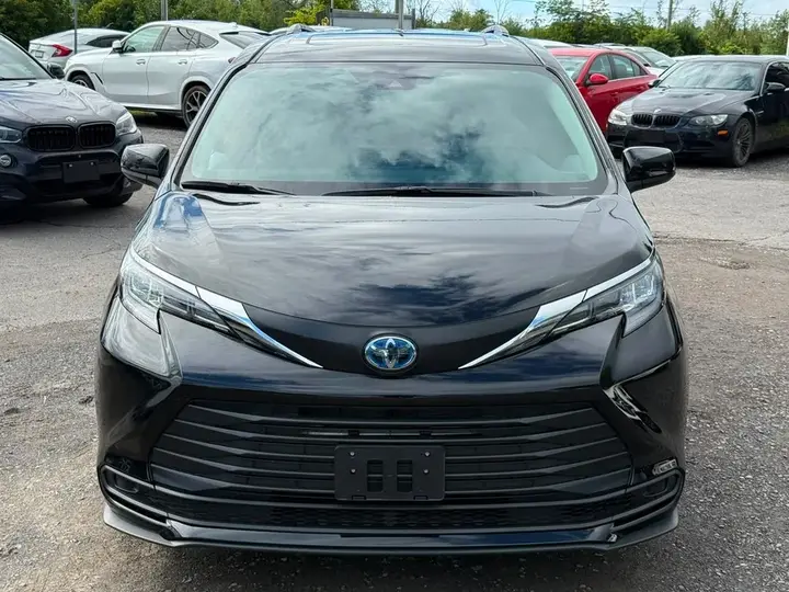 Toyota Sienna 2025 photo 2