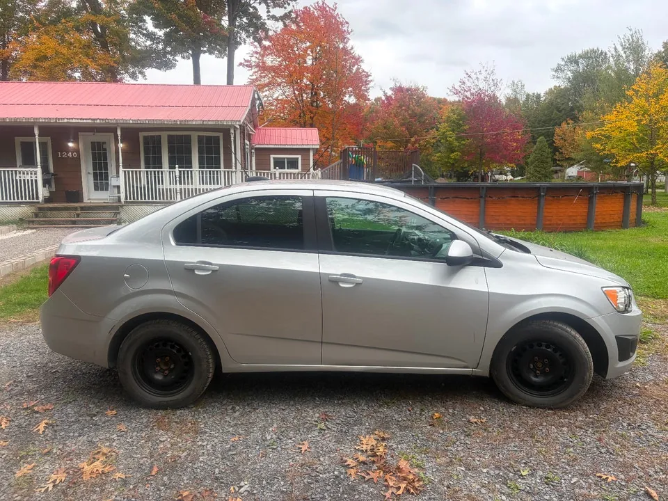 Chevrolet Sonic 2015 photo 3