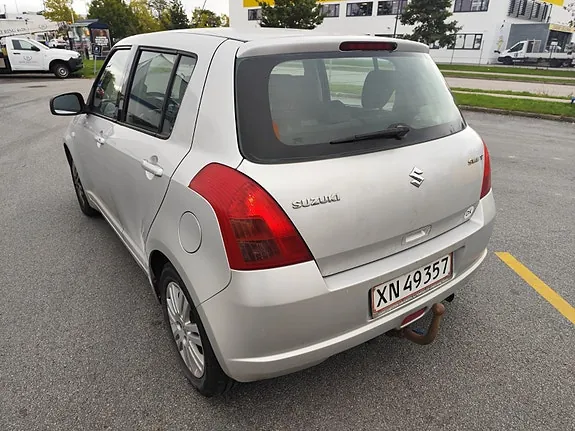 Suzuki Swift 2005 photo 3