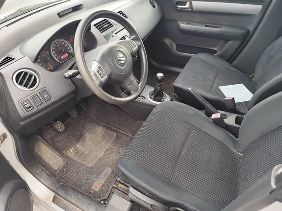 Suzuki Swift 2005 photo 5