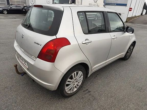 Suzuki Swift 2005 photo 4