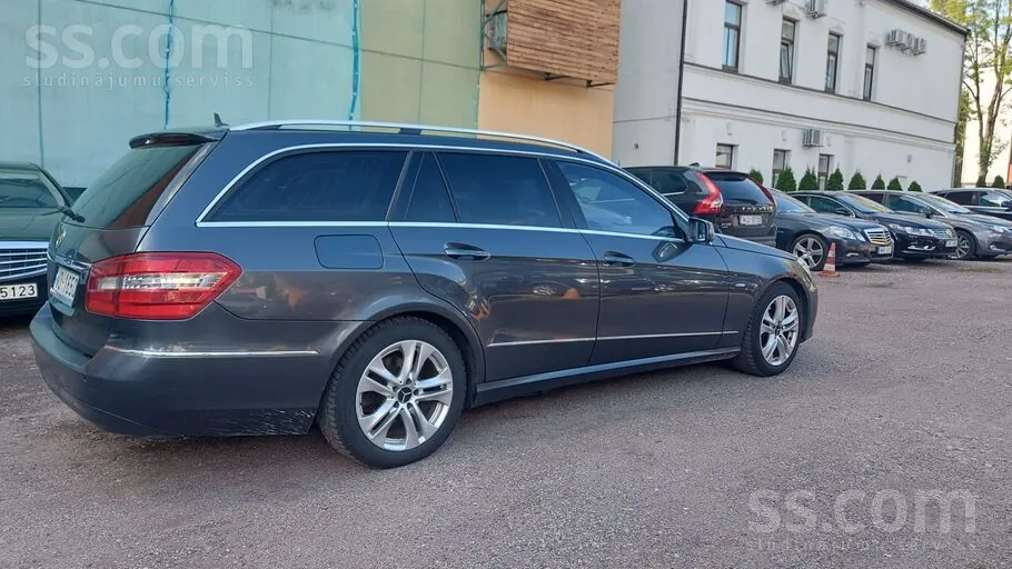Mercedes-Benz E-Class 2009 photo 4