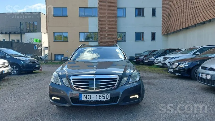 Mercedes-Benz E-Class 2009 photo 2