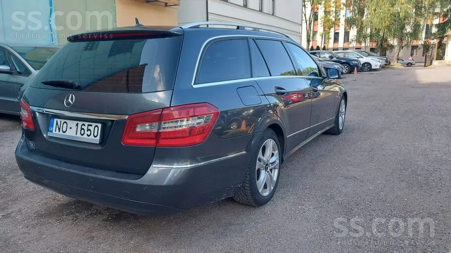 Mercedes-Benz E-Class 2009 photo 5