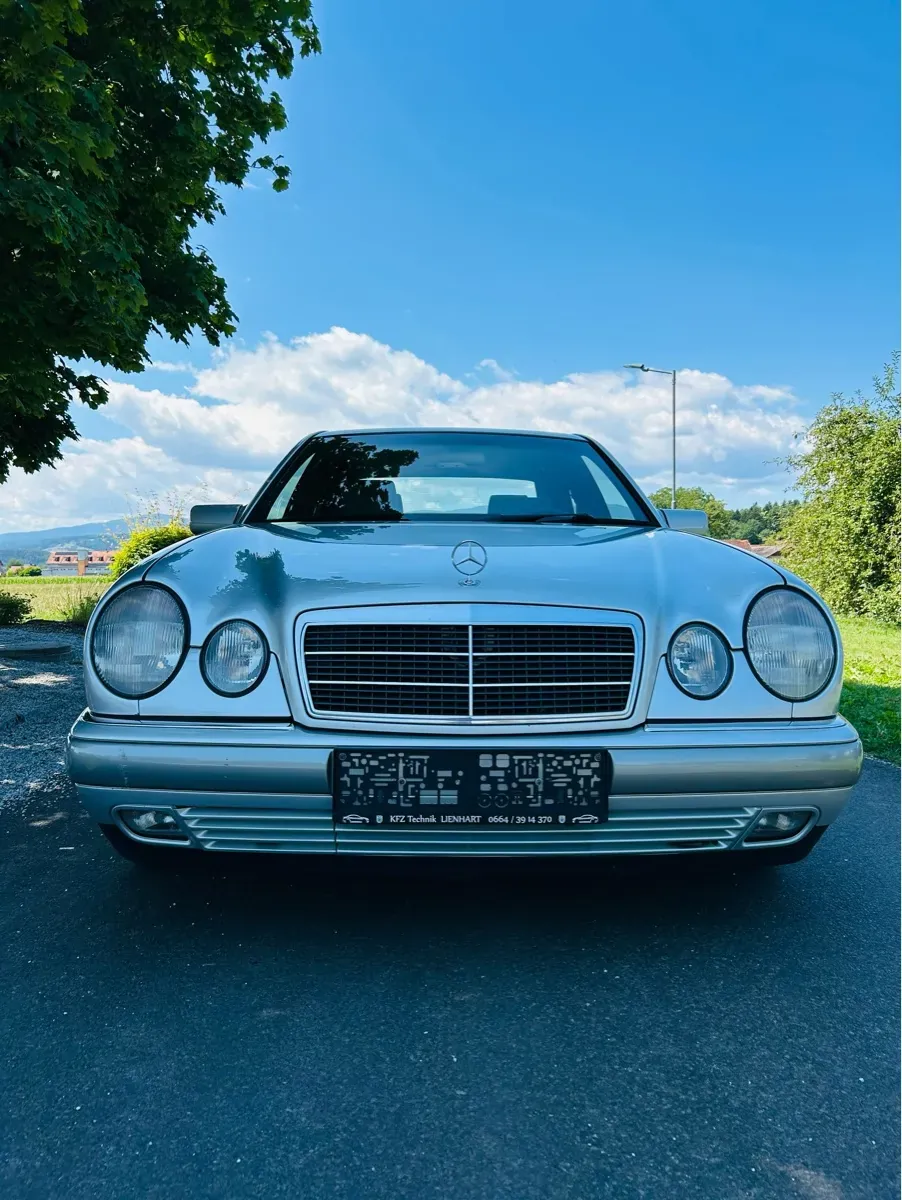 Mercedes-Benz E-Class 1996 photo 2