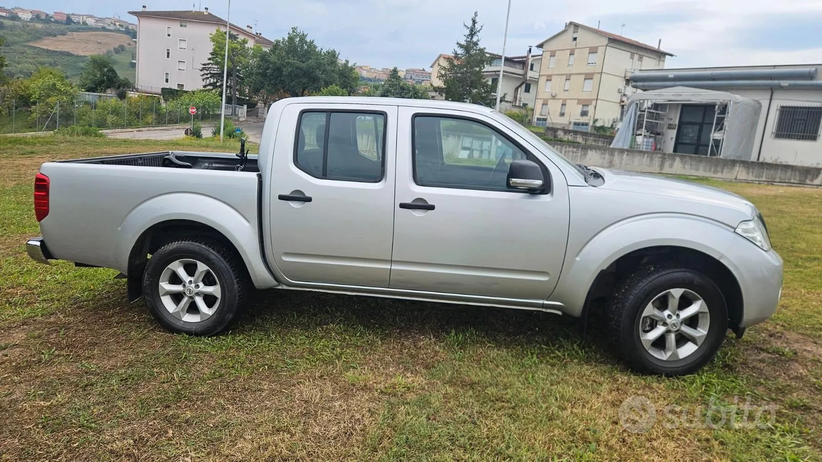 Nissan Navara 2014 photo 4
