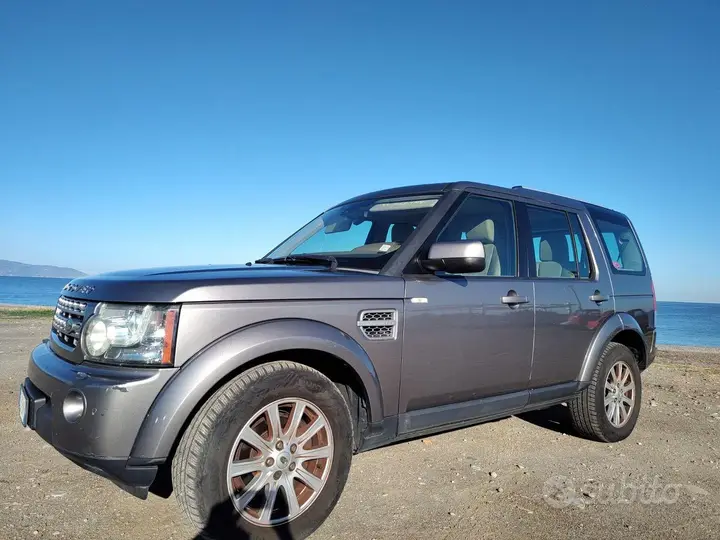Land Rover Discovery 2010 photo 2
