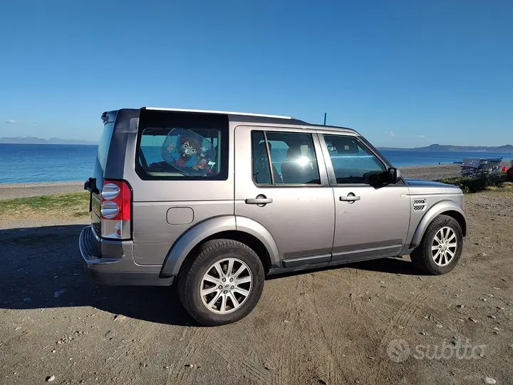 Land Rover Discovery 2010 photo 4
