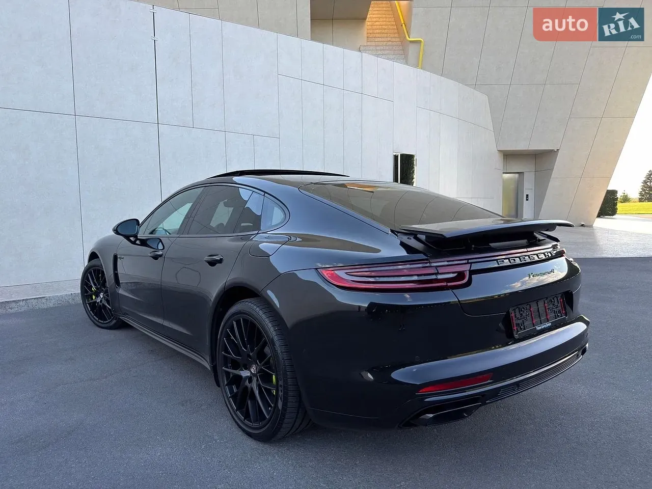 Porsche Panamera 2018 photo 5