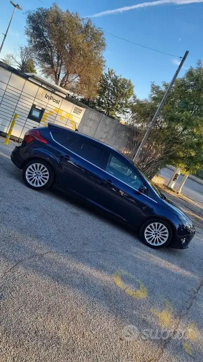 Ford Focus 2011 photo 2