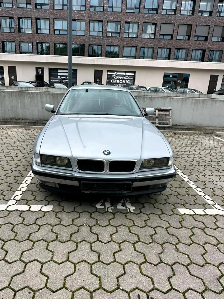 BMW E38