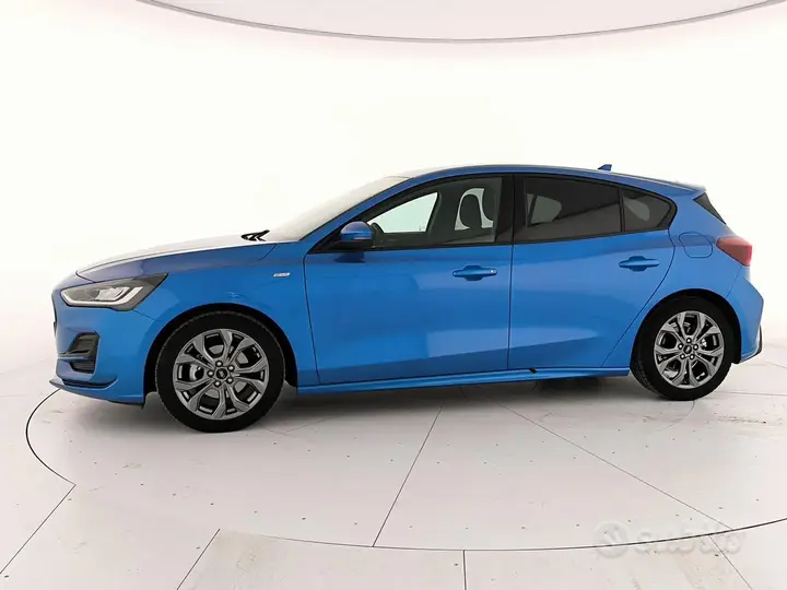 Ford Focus 2023 photo 2