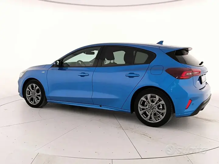 Ford Focus 2023 photo 3