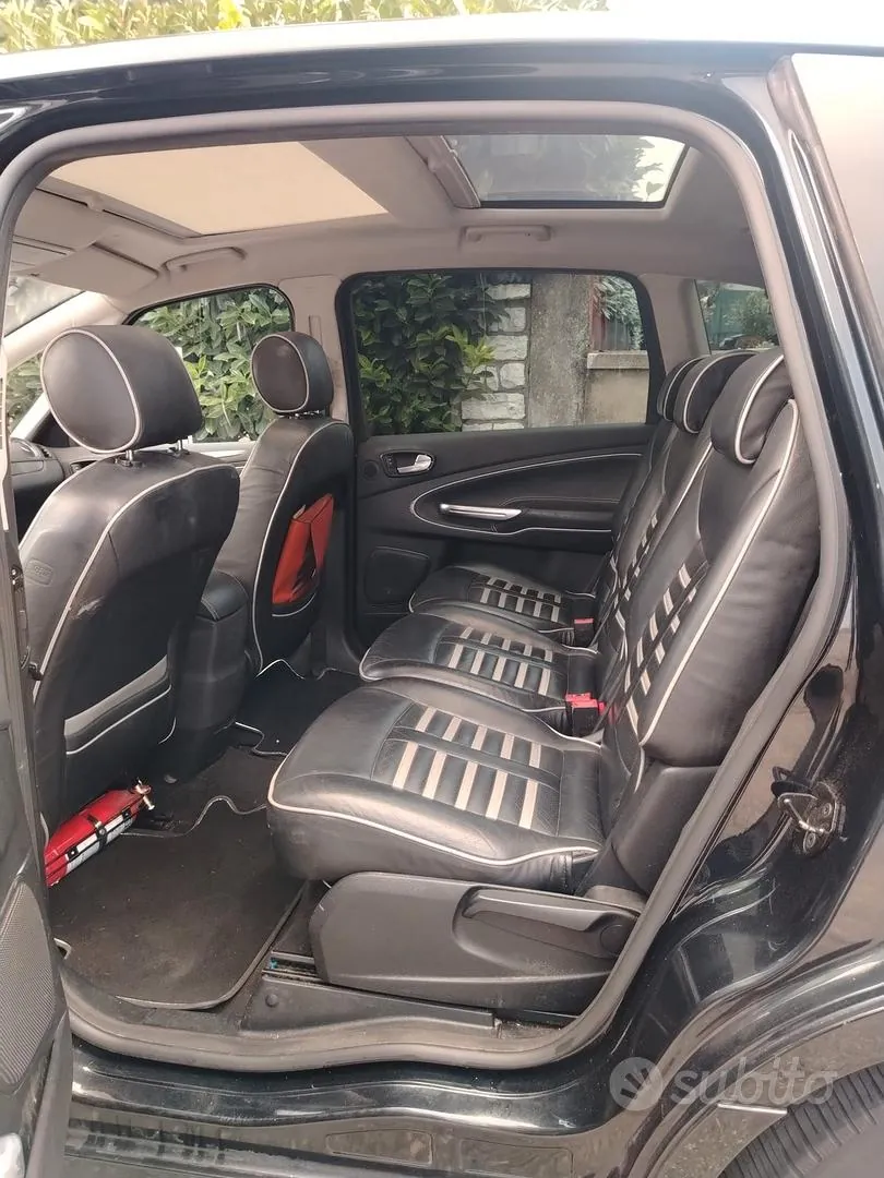 Ford S-Max 2010 photo 2