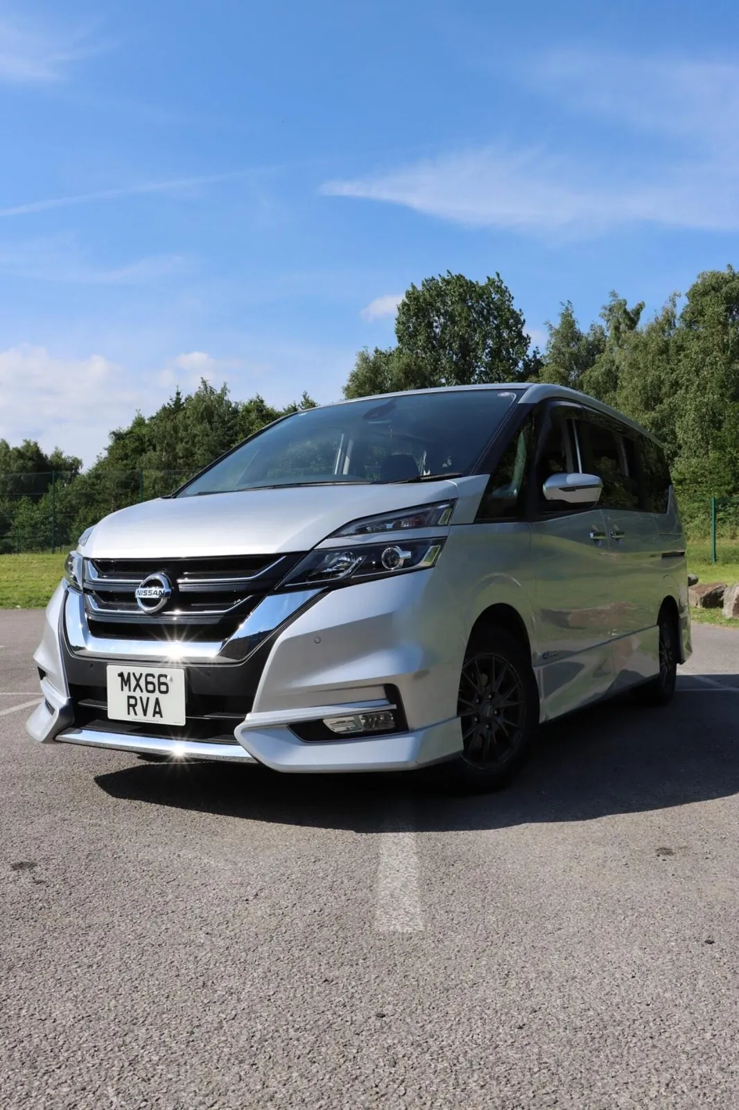 Nissan Serena 2016 photo 2