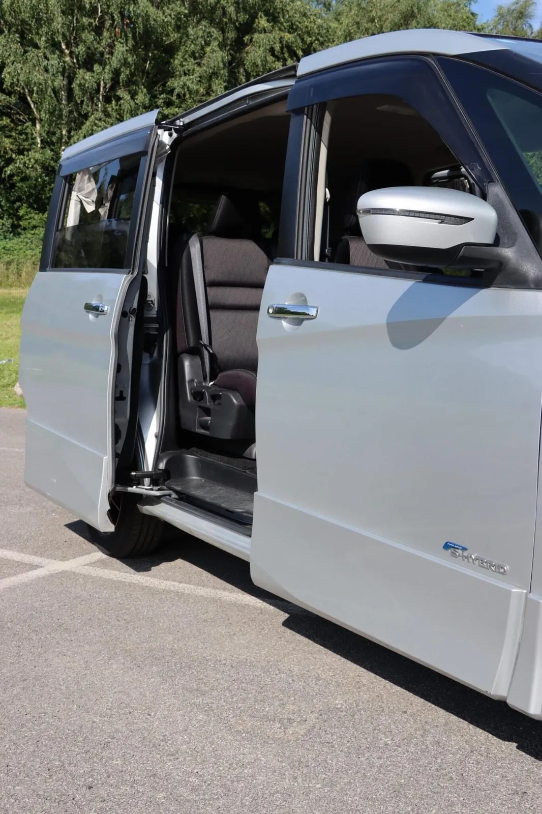 Nissan Serena 2016 photo 4