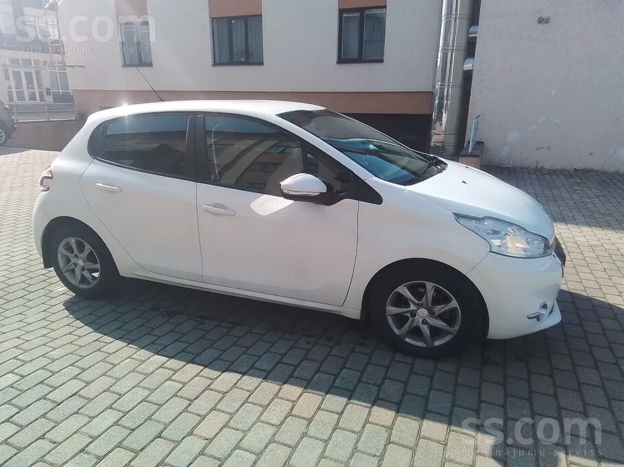 Peugeot 208 2014 photo 3