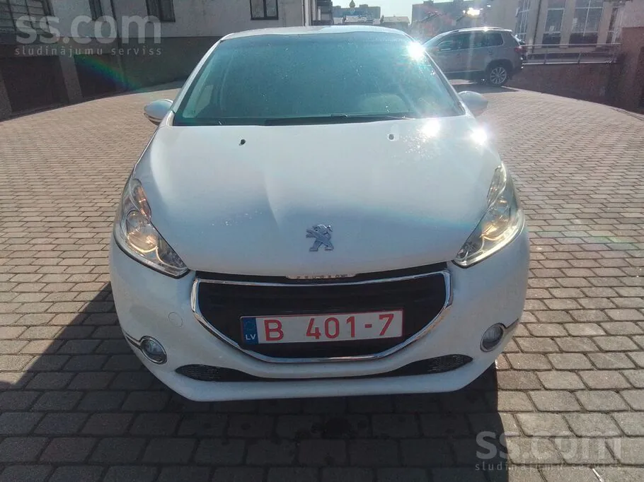 Peugeot 208 2014 photo 2
