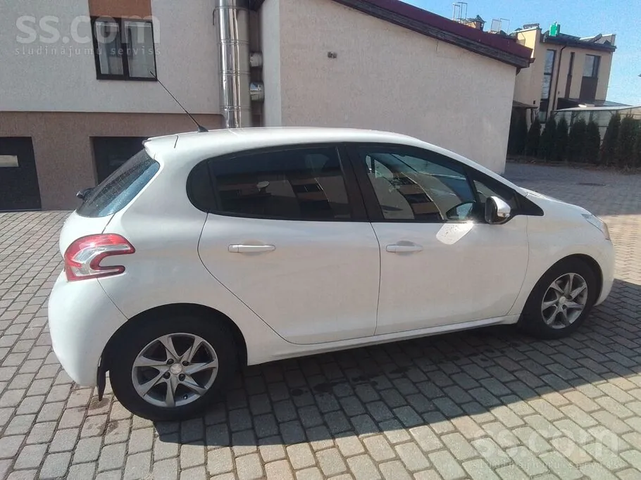 Peugeot 208 2014 photo 4
