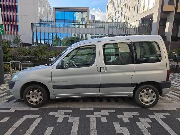 Peugeot Partner 2003 photo 2