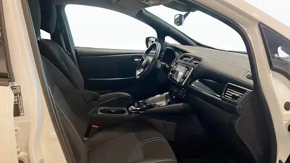 Nissan Leaf 2023 photo 3