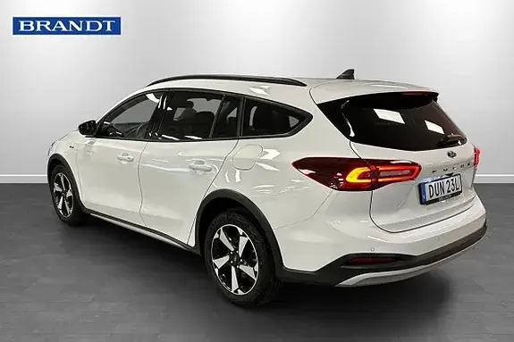 Ford Focus 2023 photo 2