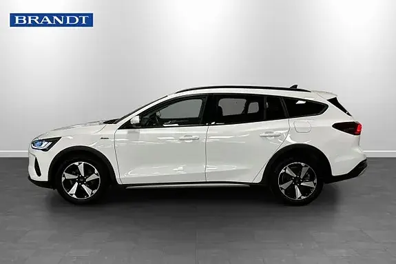 Ford Focus 2023 photo 3