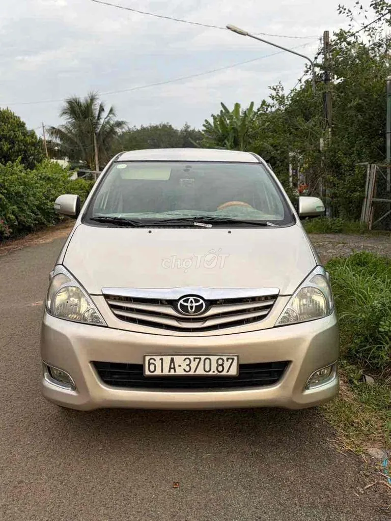 Toyota Innova 2011 photo 3