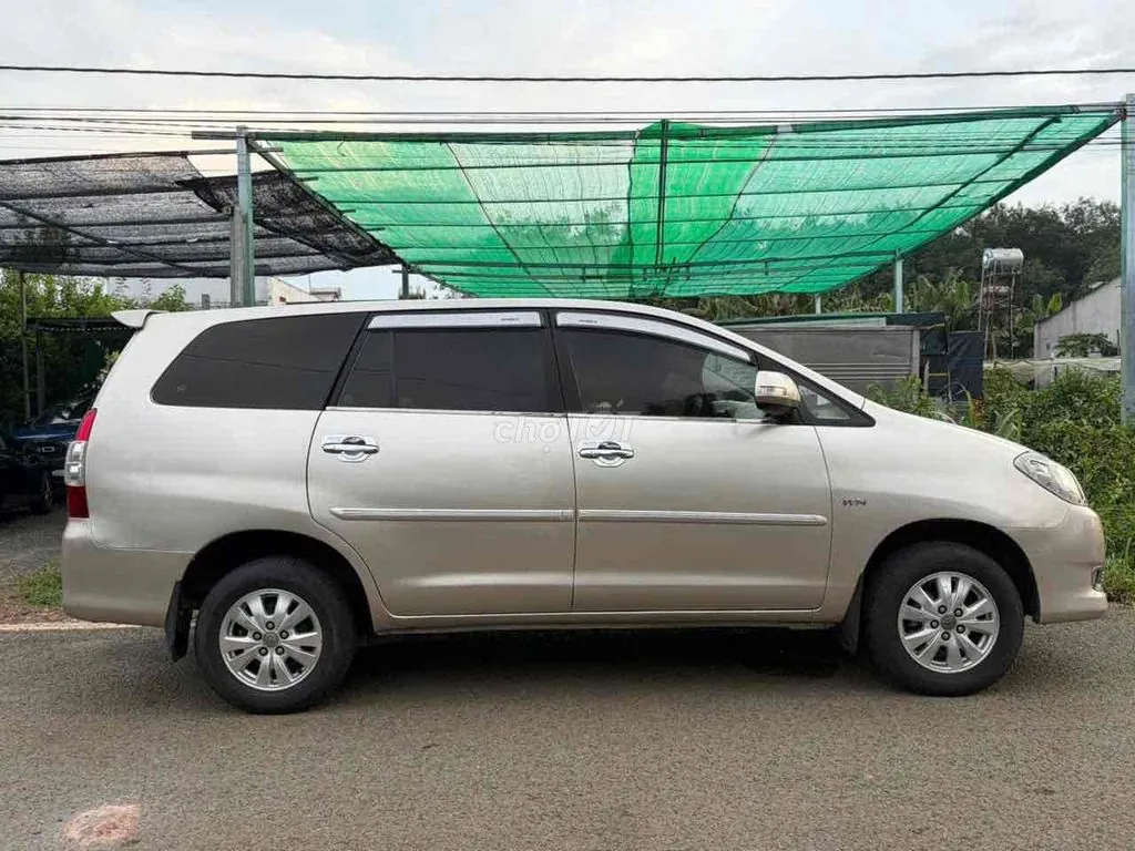 Toyota Innova 2011 photo 2