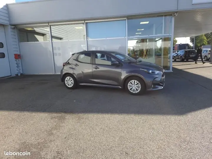Toyota Yaris 2022 photo 2