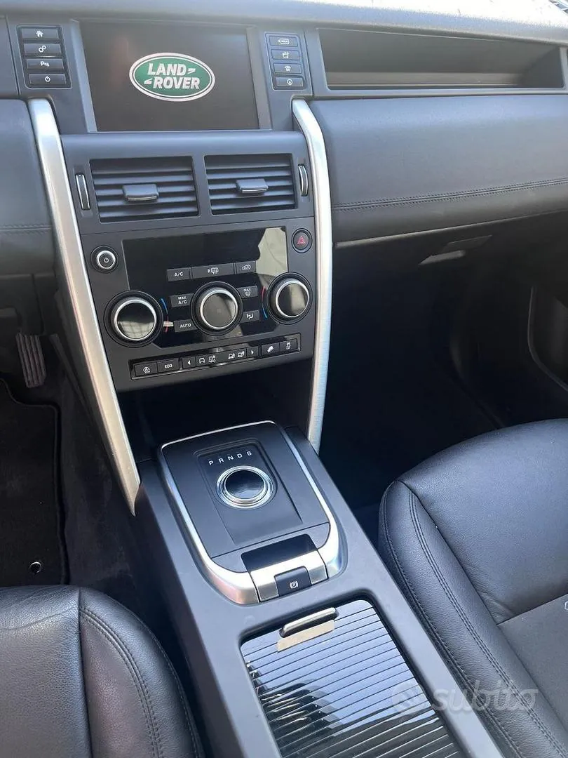 Land Rover Discovery Sport 2018 photo 2