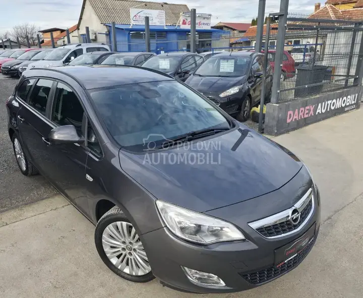 Opel Astra J 2011 photo 2