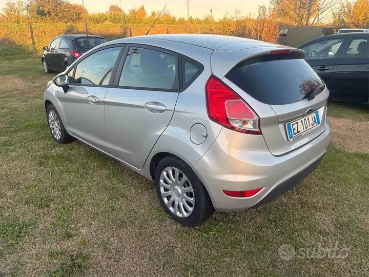 Ford Fiesta 2015 photo 2