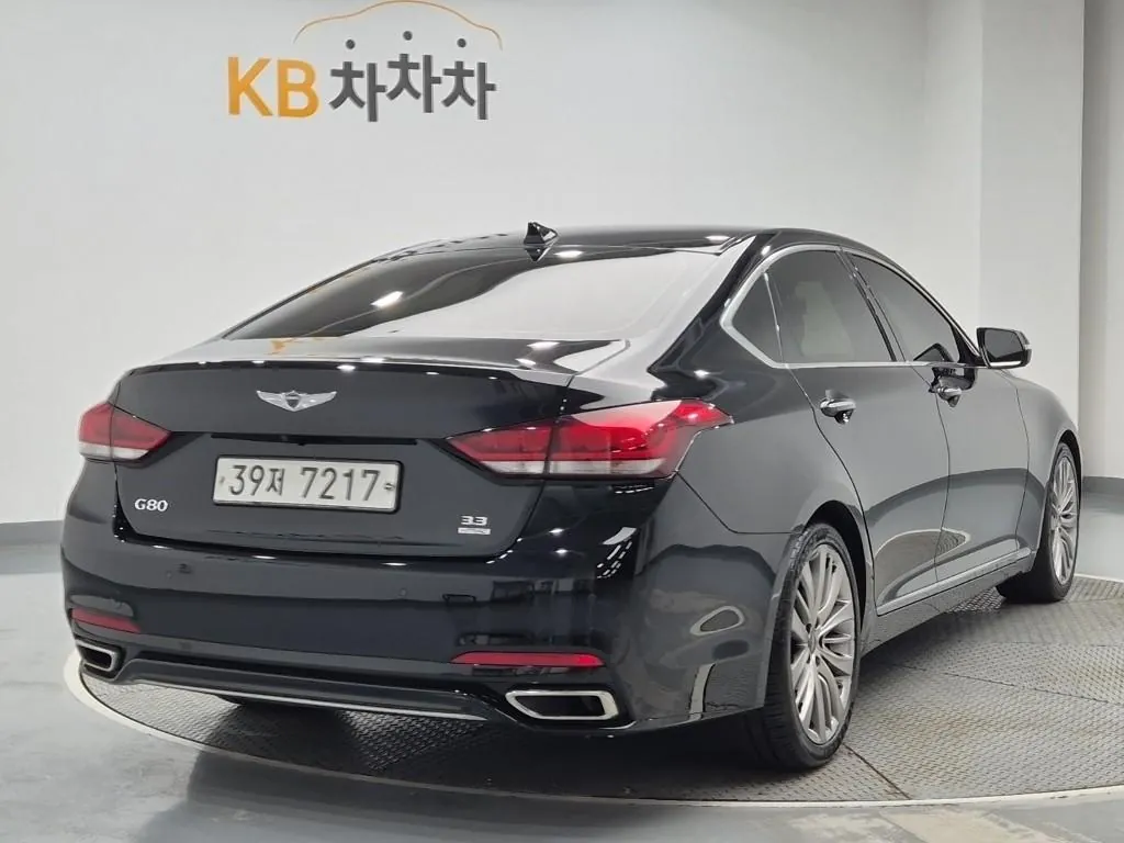 Genesis G80 2017 photo 3