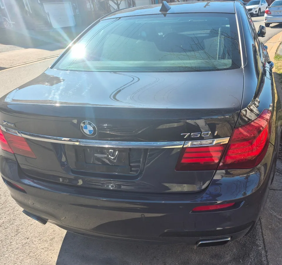 BMW 7 Series 2015 photo 2