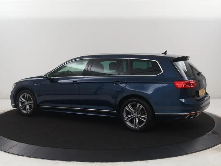Volkswagen Passat 2019 photo 2