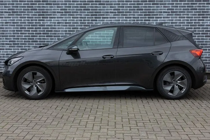Seat Born 2022 photo 3