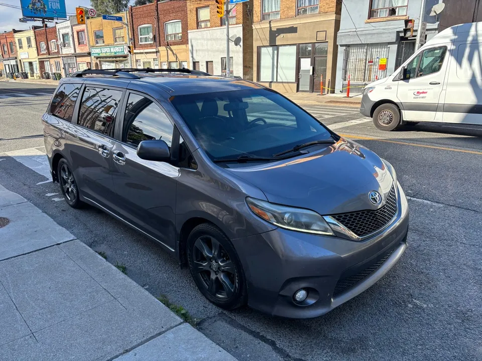 Toyota Sienna 2017 photo 3