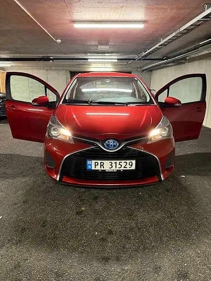 Toyota Yaris 2015 photo 2