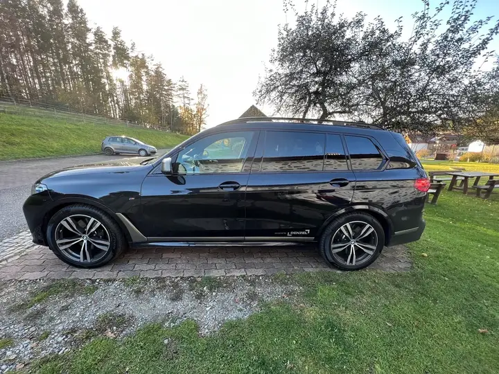 BMW X7 2023 photo 2