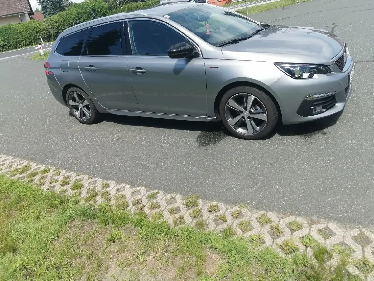Peugeot 308 2021 photo 2