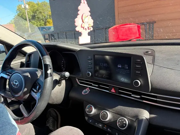 Hyundai Elantra 2021 photo 3